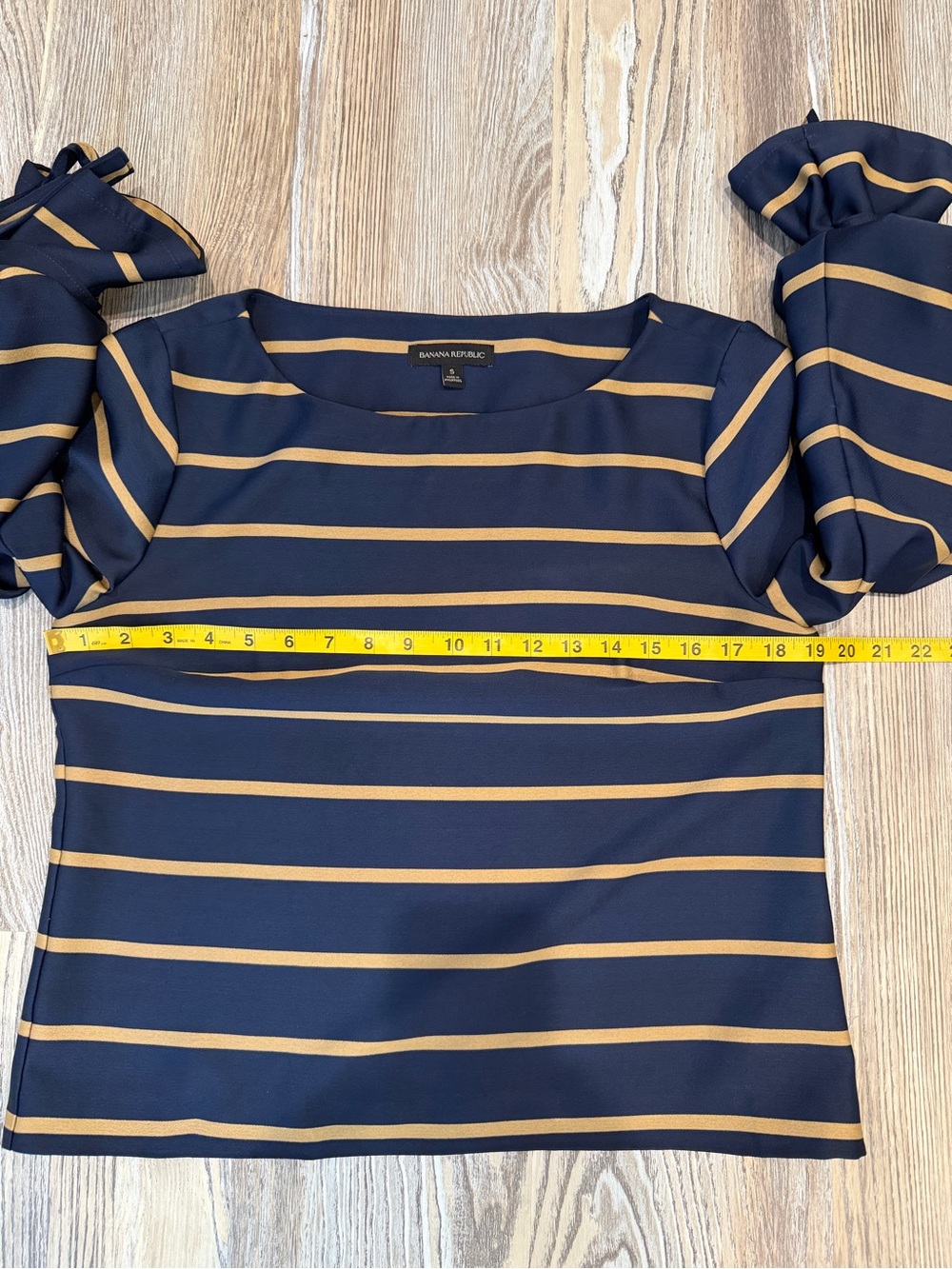 Banana Republic Navy Gold Striped Boatneck Blouse Tie Cuff Long Sleeve Office SM - Picture 10 of 11